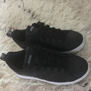 Adidas Advantage Black Women Sneakers size 6